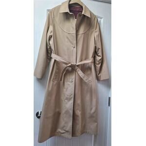 Vintage London Fog Maincoats beige trench coat. Women’s Size 14 R